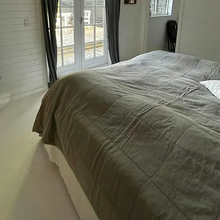 Sommerhus Mellem To Strande Pa Sjaellands Odde * Tjørneholm
