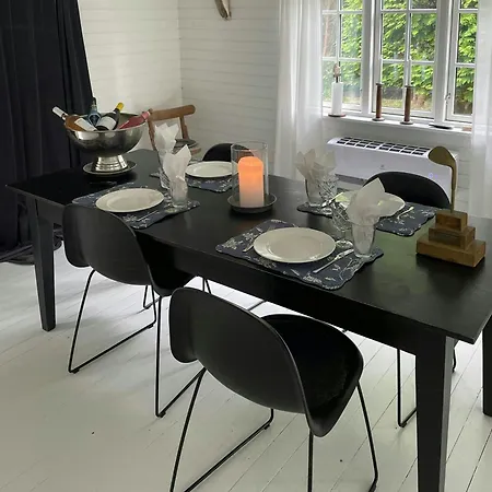 Sommerhus Mellem To Strande Pa Sjaellands Odde * Tjørneholm