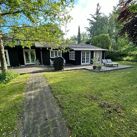 Sommerhus Mellem To Strande Pa Sjaellands Odde