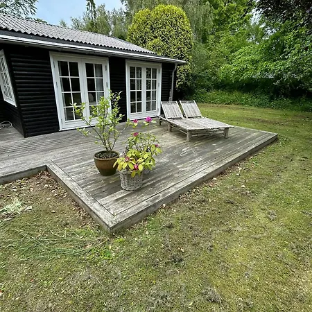 Sommerhus Mellem To Strande Pa Sjaellands Odde Tjørneholm